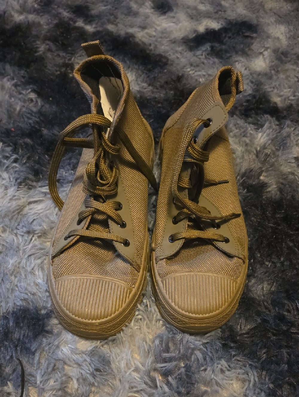 Mens High-Top Canvas Sneakers in Olive Green